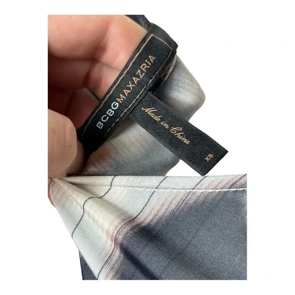 1298. BCBG MAXAZRIA WRAP DRESS WITH TIE SIZE XSMALL‎ UNIQUE PATTERN PLUNGE NECK - Picture 9 of 9